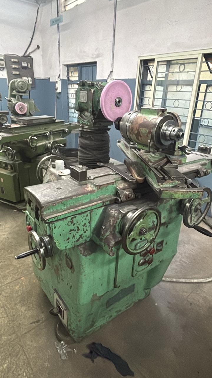 Tool grinder